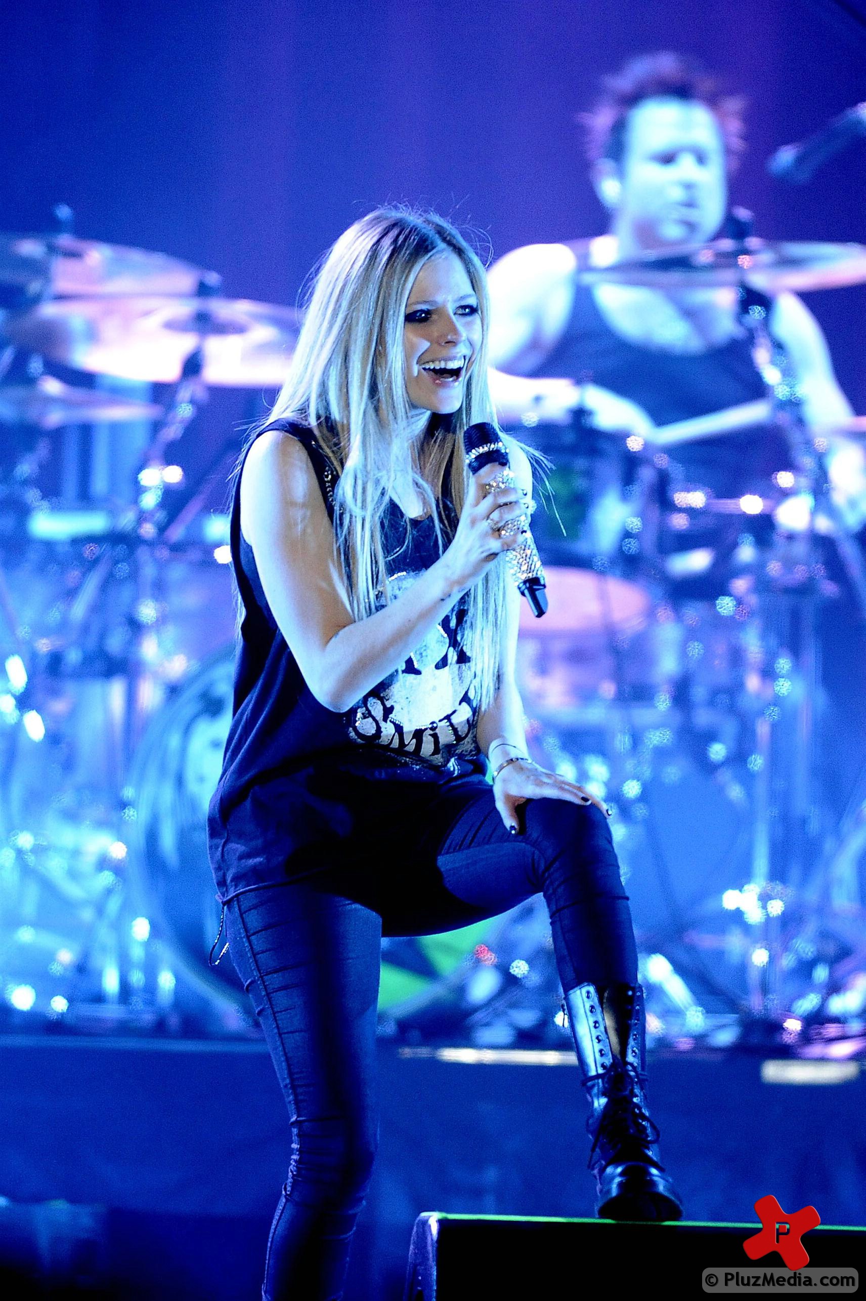 Avril Lavigne performs live during her Black Star Tour 2011 photos | Picture 75544